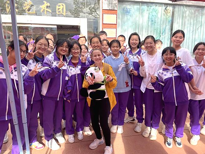 走过桥,成为桥 | 克罗地亚“学霸”爱玛:中文为桥,怀抱中国,连通世界