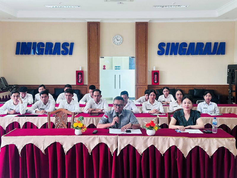 印尼巴厘省新加拉惹移民局官员首届汉语培训班开班仪式。巴陵康孔子学院供图